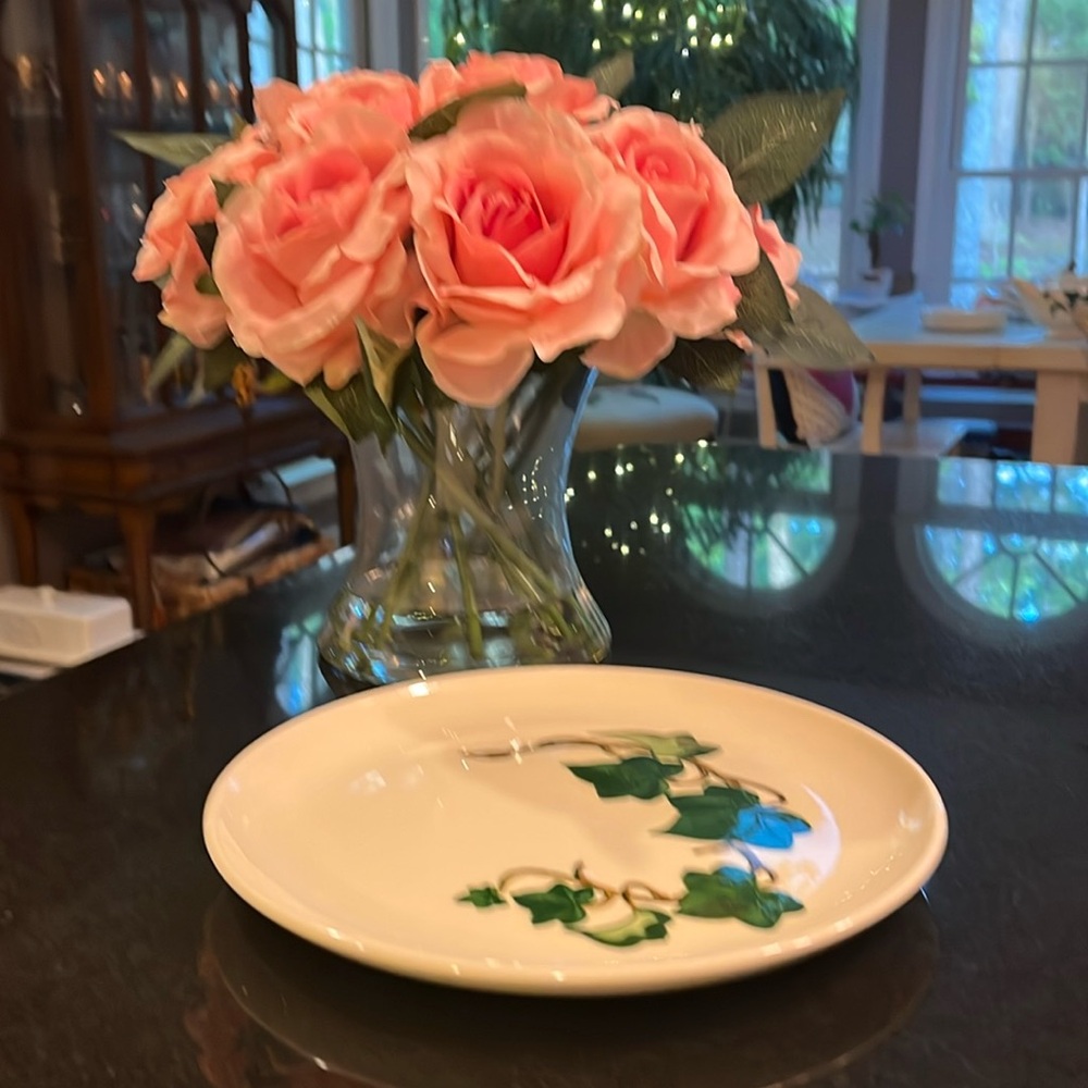 (1) Luncheon Plate "California Ivy" by METLOX - POPPYTRAIL - VERNON